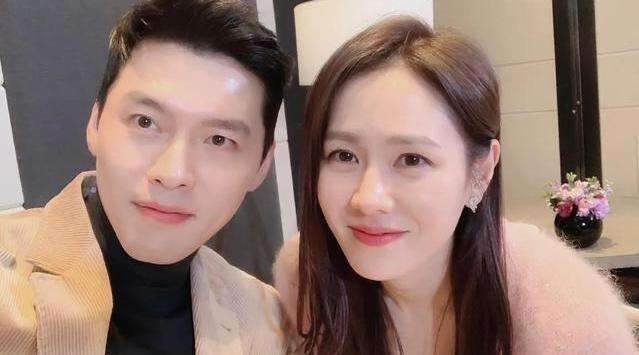 孙艺珍穿白婚纱裙露面,结婚前给粉丝惊喜,发型跟新娘造型匹配休闲区蓝鸢梦想 - Www.slyday.coM 孙艺珍穿白婚纱裙露面,结婚前给粉丝惊喜,发型跟新娘造型匹配休闲区蓝鸢梦想 - Www.slyday.coM