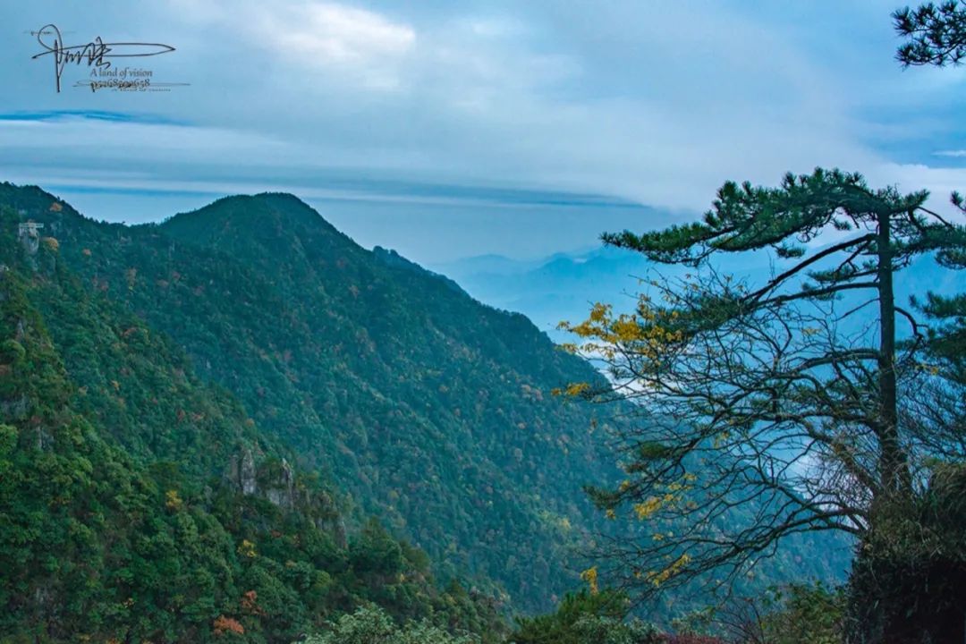 打卡羊獅慕景區感受雲海奇觀