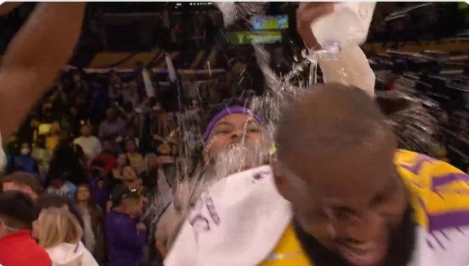 全美恭贺詹皇登顶历史第一人！5大球星被打服，前队友狂吹勒布朗休闲区蓝鸢梦想 - Www.slyday.coM