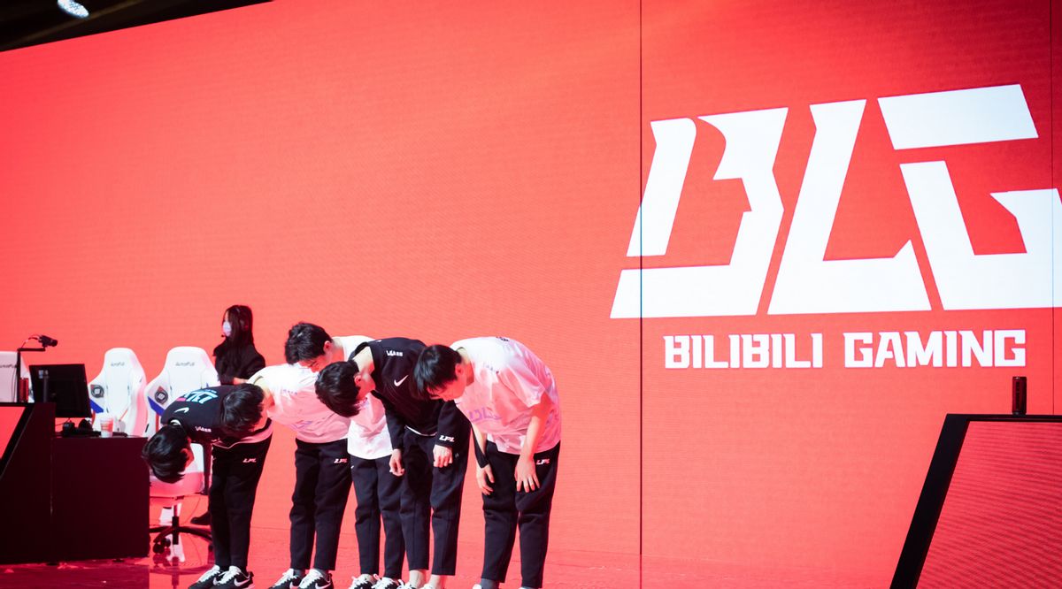 Uzi这次选择当和事佬,他已向BLG妥协,暗示自己不再上场休闲区蓝鸢梦想 - Www.slyday.coM Uzi这次选择当和事佬,他已向BLG妥协,暗示自己不再上场休闲区蓝鸢梦想 - Www.slyday.coM