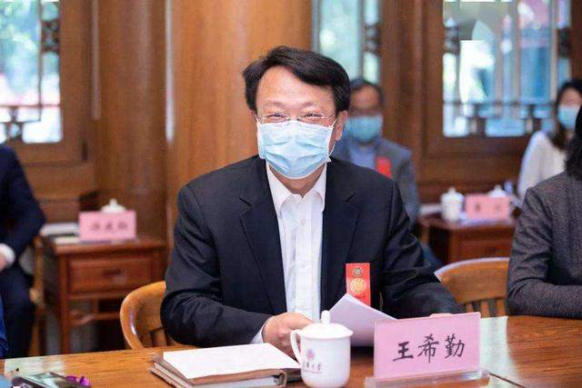 清华大学新任校长引热议与老校长相比两者有许多共同点