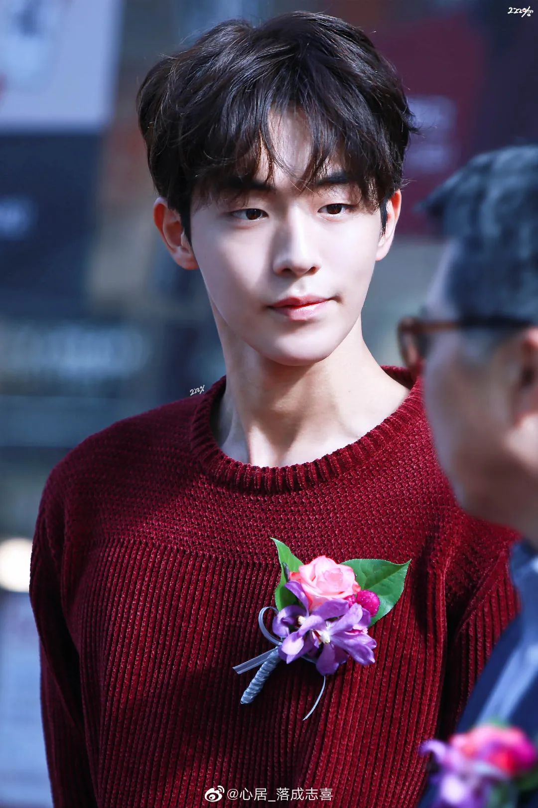 后来,他就肿了……第十位,李洪基8915和张根硕合作过《原来是美男