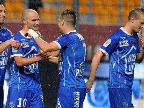 法甲第16轮|昂热4-1血洗南特,新帅坎塔里首秀开门黑,布列塔尼德比酿惨案