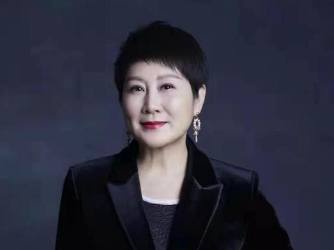 老戏骨张凯丽在人民日报发声,年轻演员别急着成名,德行上别放松|张凯丽|德行|成名_新浪新闻