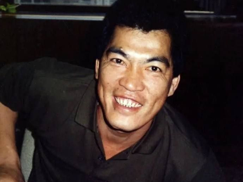 大傻成奎安的家庭悲剧:三兄弟同一年去世,25岁孙子车祸身亡|成俊|儿子|香港电影|成俊贤|好友_新浪新闻