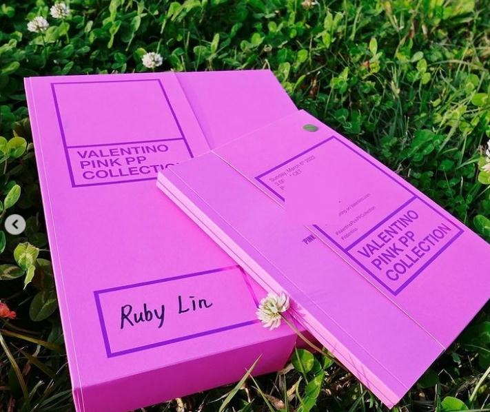 孙艺珍穿白婚纱裙露面,结婚前给粉丝惊喜,发型跟新娘造型匹配休闲区蓝鸢梦想 - Www.slyday.coM 孙艺珍穿白婚纱裙露面,结婚前给粉丝惊喜,发型跟新娘造型匹配休闲区蓝鸢梦想 - Www.slyday.coM