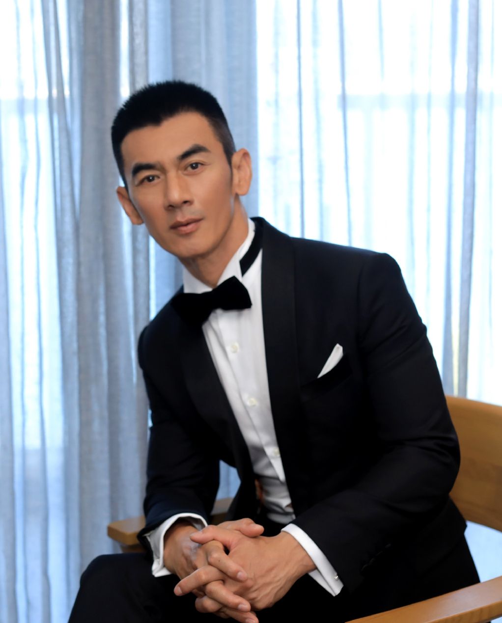 苦命硬汉任天野8岁被母亲抛弃17岁露宿街头帮继母养娃