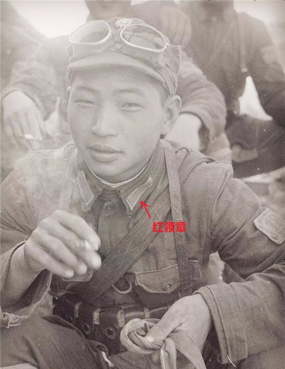 真实的八路军警卫员:不仅长得帅而且武器好,身上挂满了子弹休闲区蓝鸢梦想 - Www.slyday.coM 真实的八路军警卫员:不仅长得帅而且武器好,身上挂满了子弹休闲区蓝鸢梦想 - Www.slyday.coM