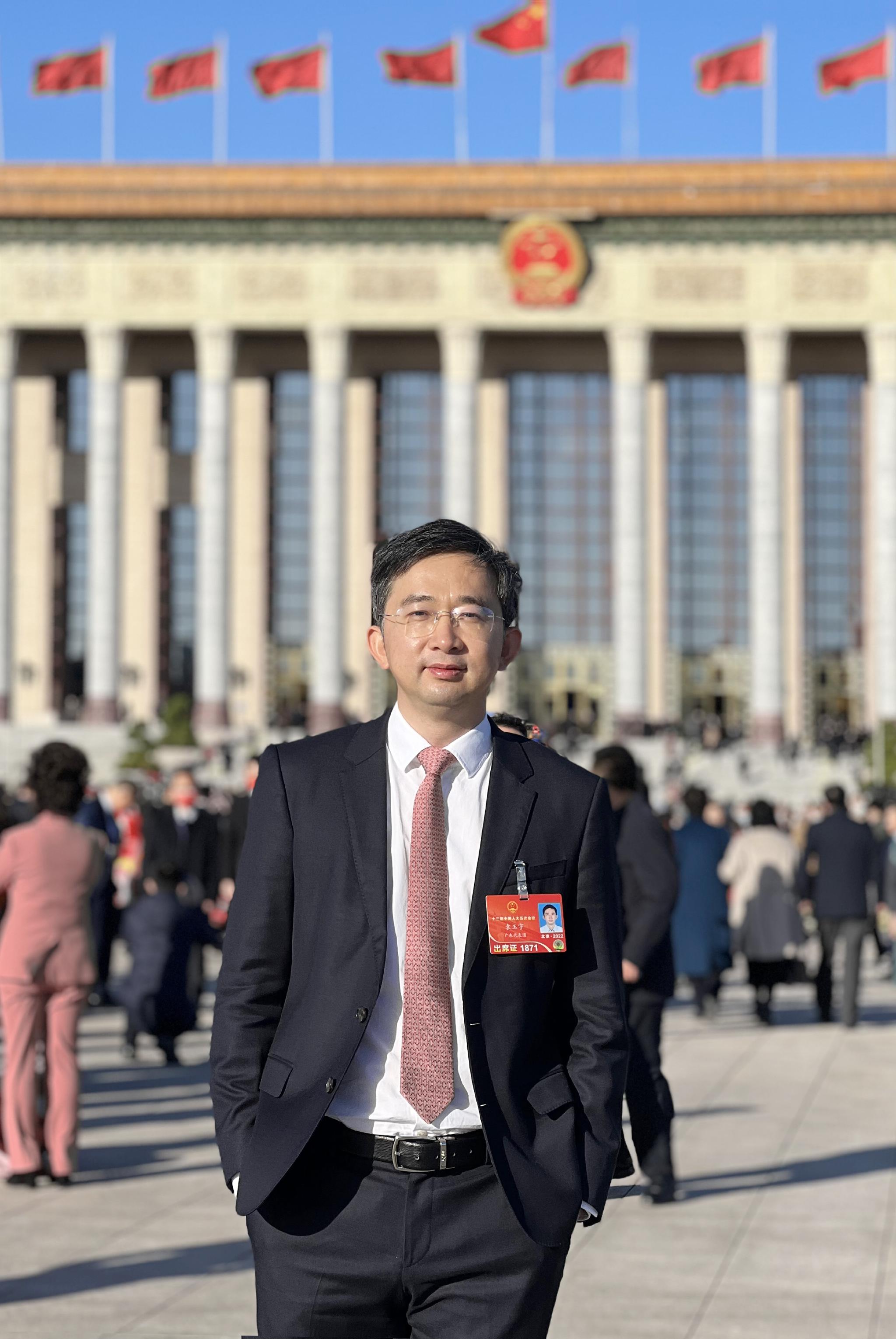 袁玉宇代表三个第一推进产业创新和人才发展