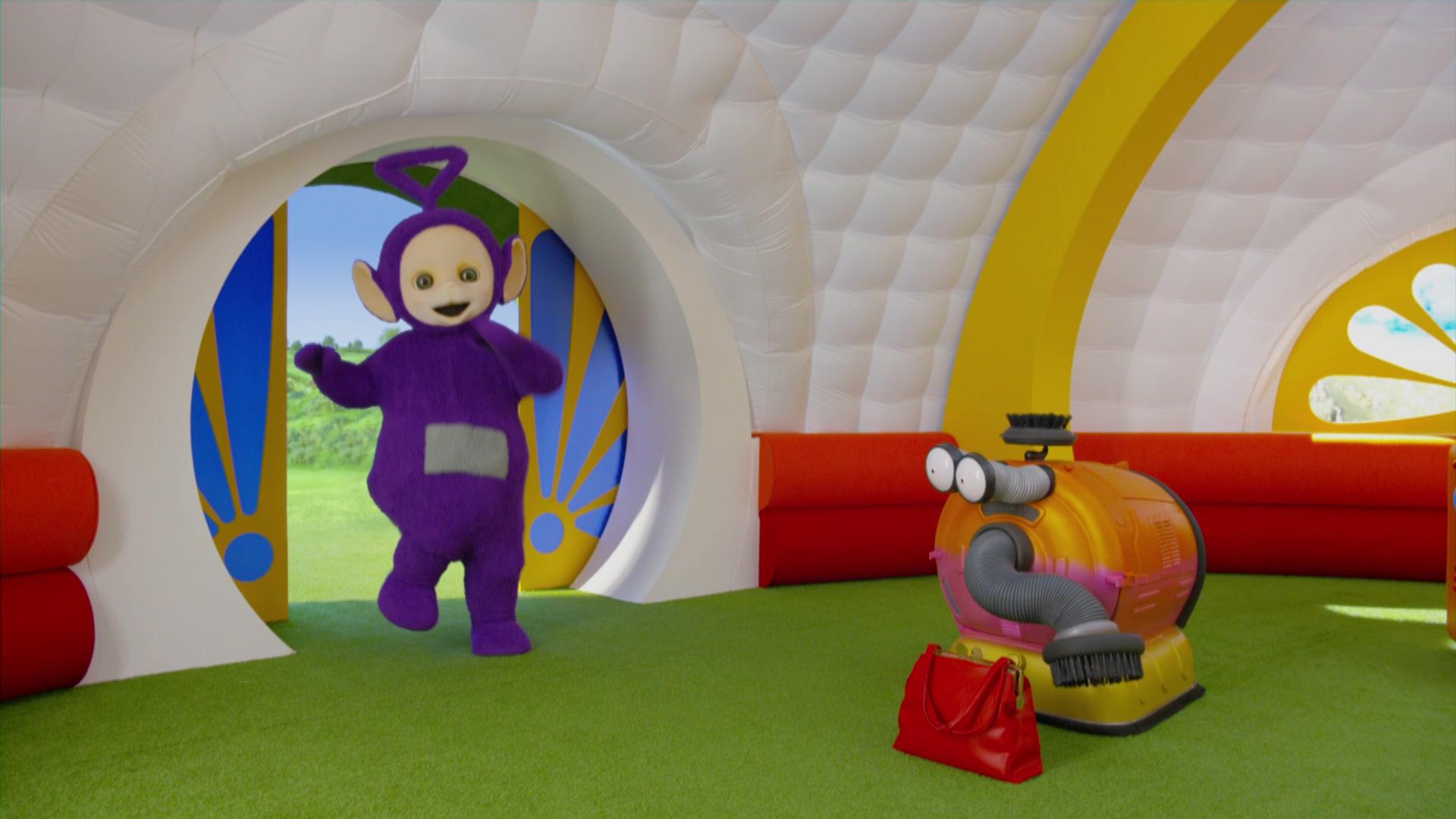 新天线宝宝第二季诺诺打扫卫生竟差点将丁丁的包吸进去