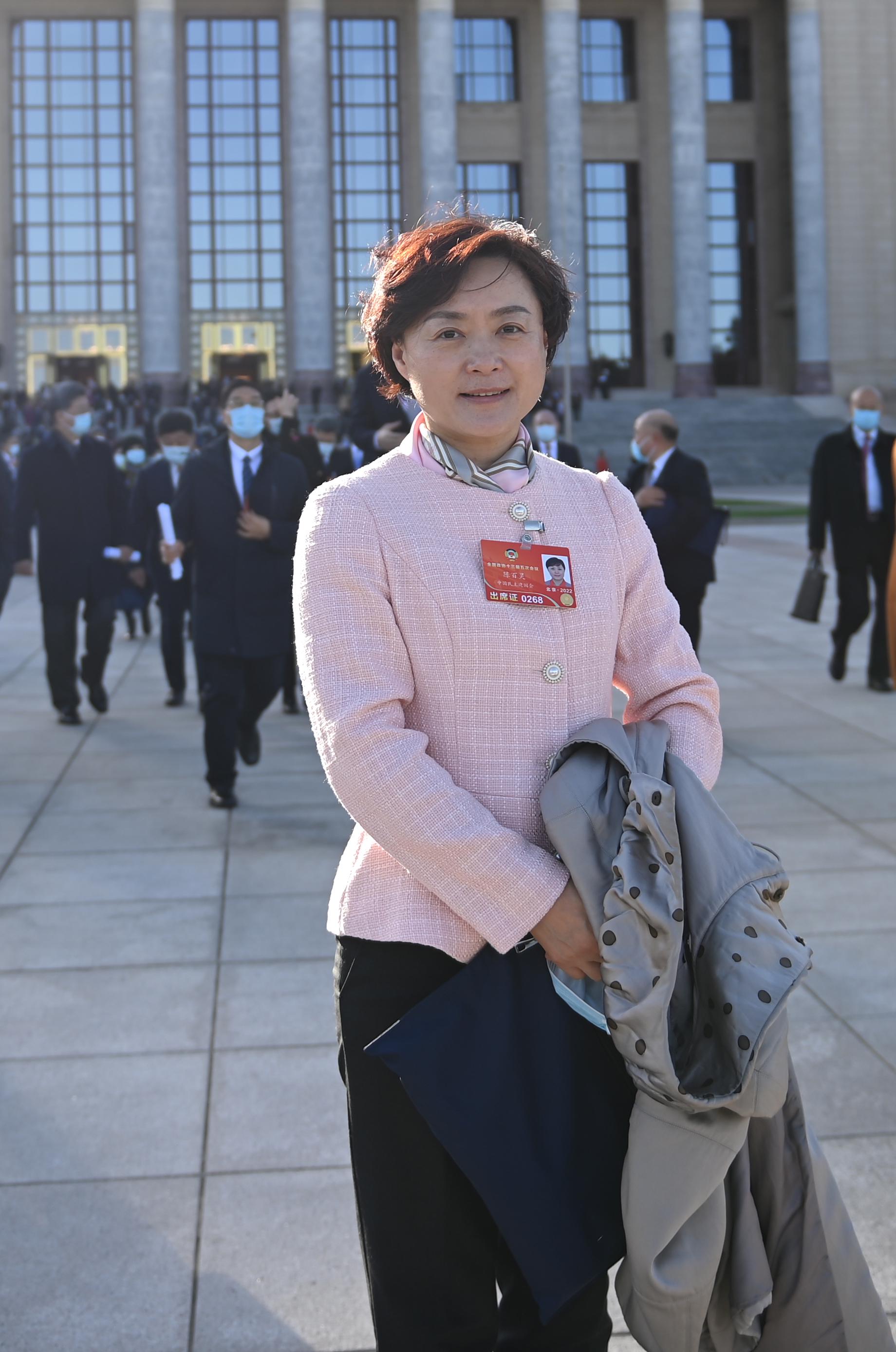 陈百灵委员完善对自媒体全流程管理