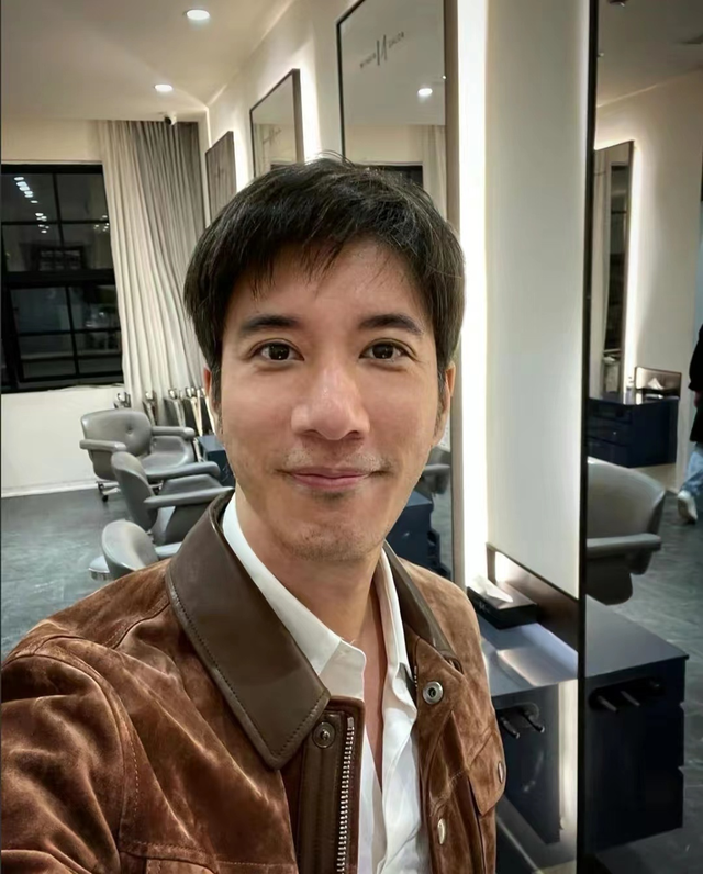 孙国豪自曝前女友出轨与异性接吻并带回家对方身份疑似王力宏