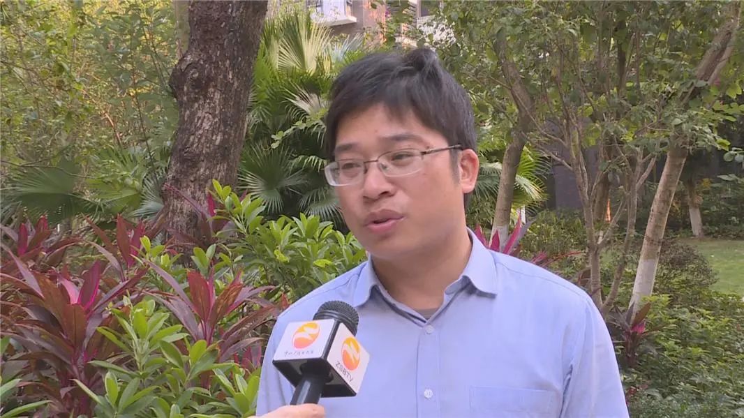 在丈夫刘秋庚的眼中,脱下白大褂的罗燕艳不仅是一位温柔体贴的妻子,更