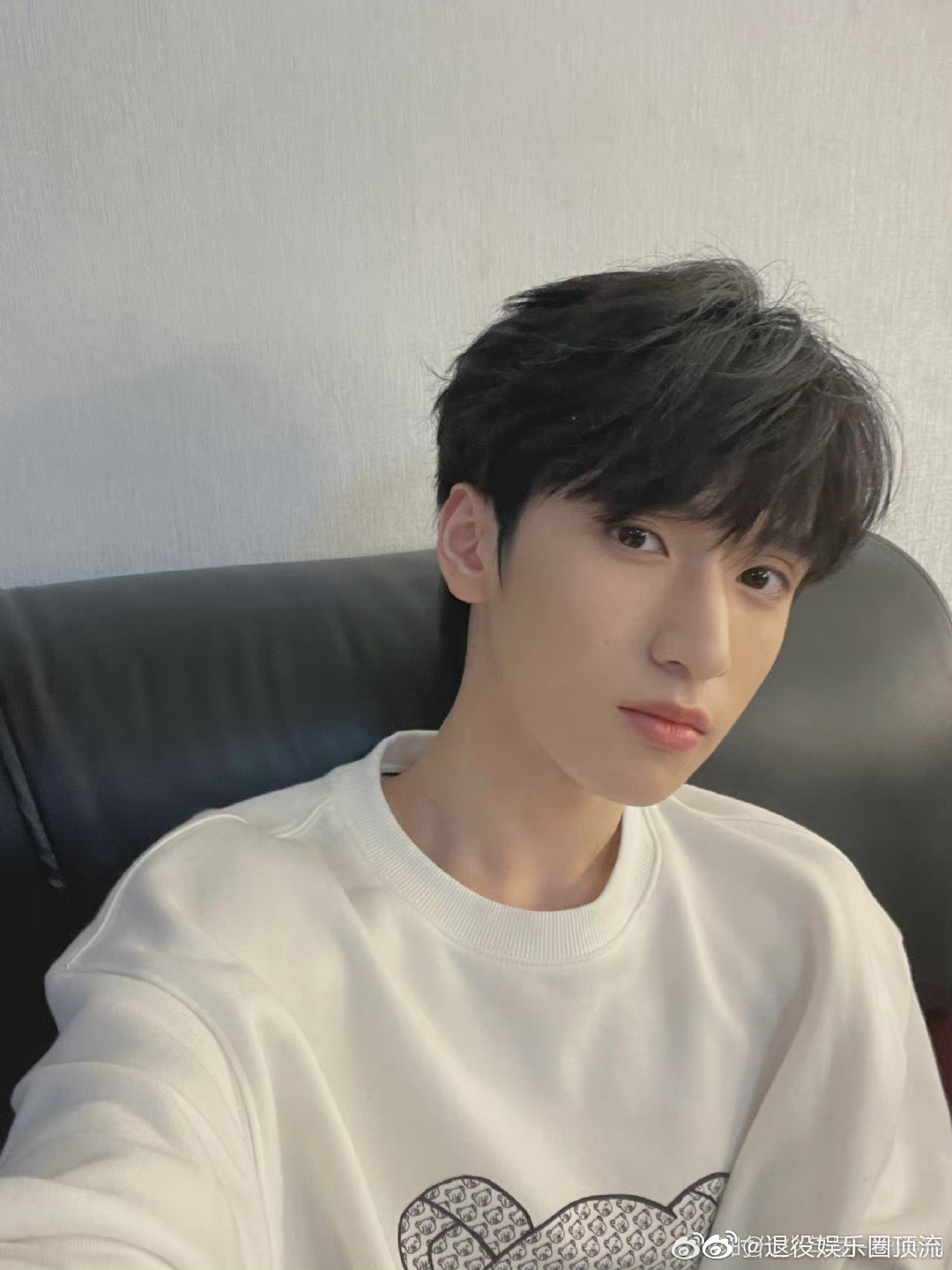 严浩翔自拍角度一览