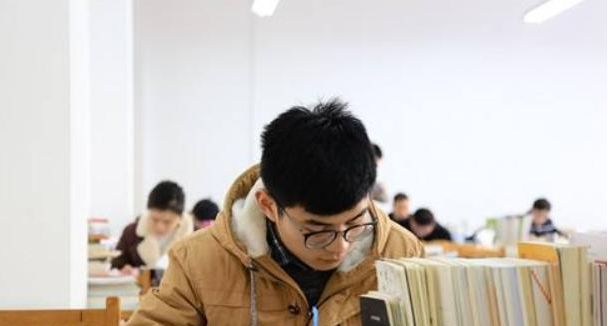 这几种大学生建议别考研,十有八九是“陪跑”,不如趁早工作的好休闲区蓝鸢梦想 - Www.slyday.coM
