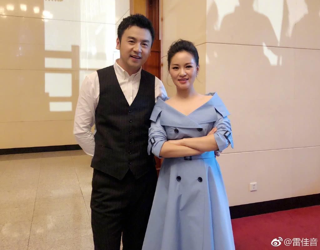 雷佳音初中辍学考入上戏成名前与妻子裸婚如今妻子不干了