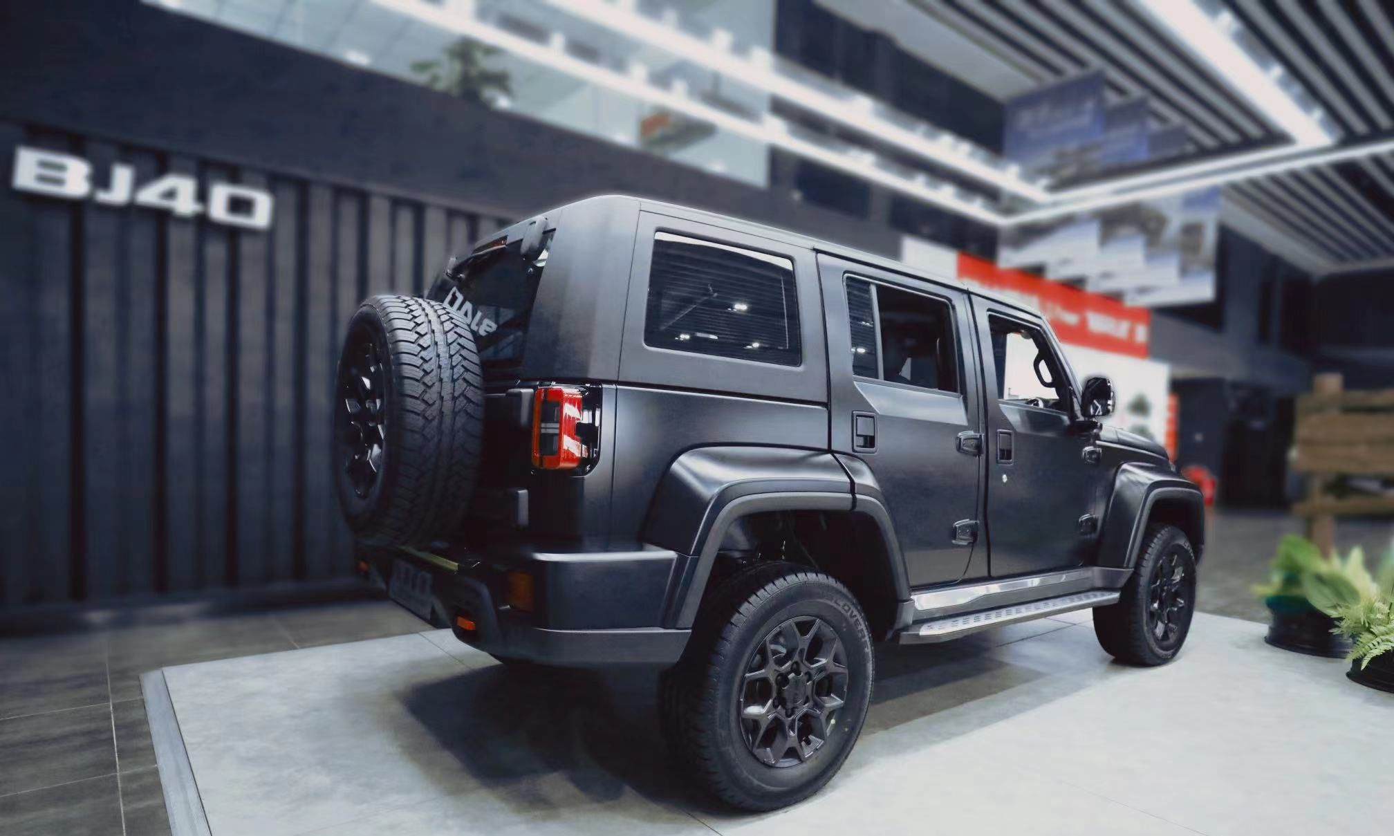 国潮玩物越野柴好实拍北京越野bj40刀锋英雄柴油版