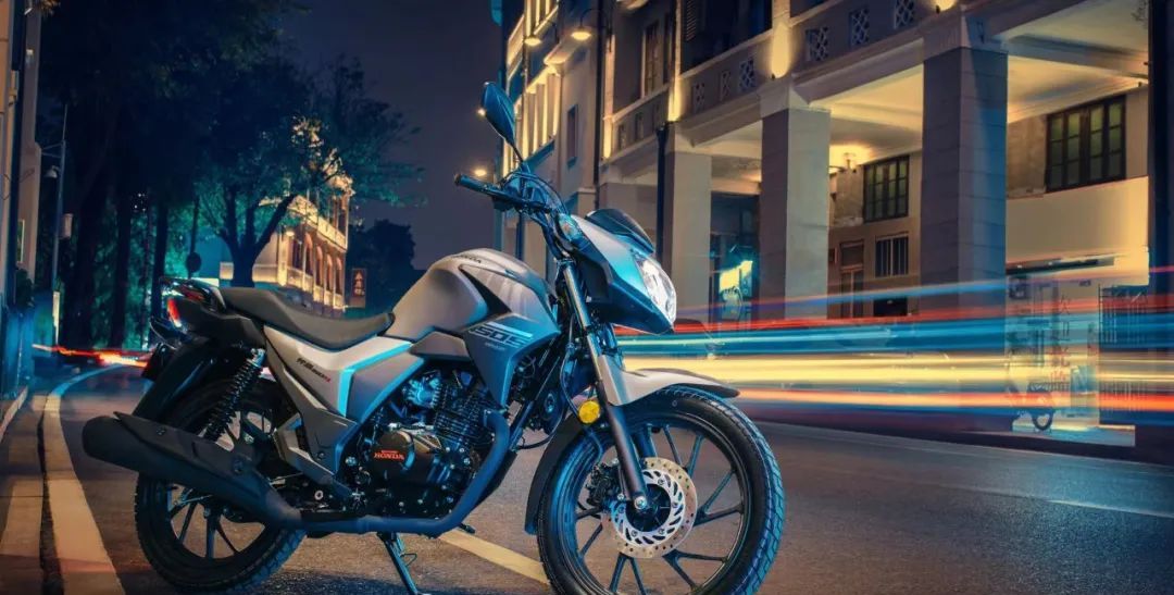 wuyang-honda帅影150s更新主体色系,推出透明红,曜