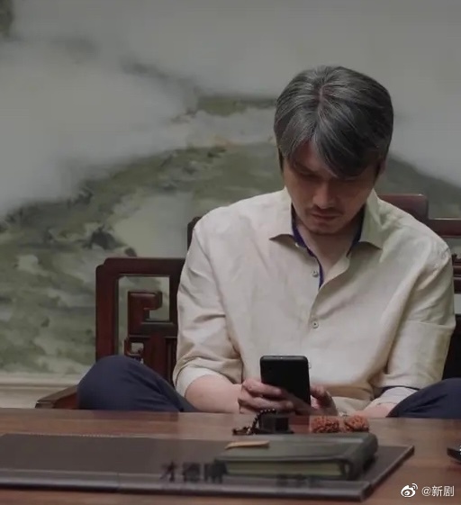 才哥世间的纷扰与我无关我只想玩消消乐