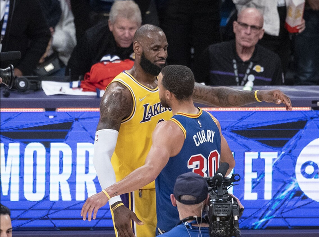 恭喜！詹姆斯刷新多项纪录，威少妻子有不同意见，名记做出回应休闲区蓝鸢梦想 - Www.slyday.coM