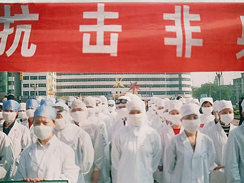 历年黄金价格走势分析 2025年金价为何创新高