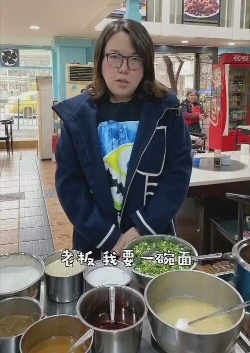 有人就觉得,李杭泽不过是在转移话题,搅乱外界的视线,因为他的说法