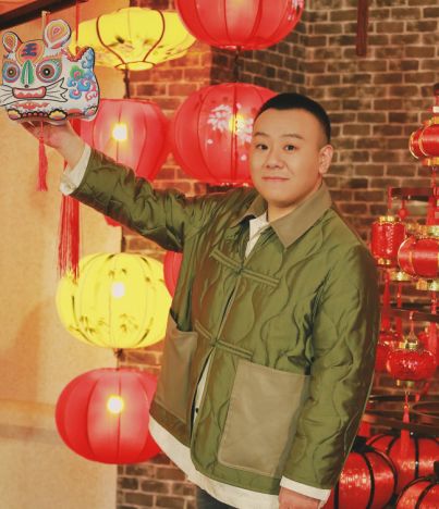 演员女儿患病住院,手上插满针管,一岁生日在医院里度过|社交媒体|陈曦