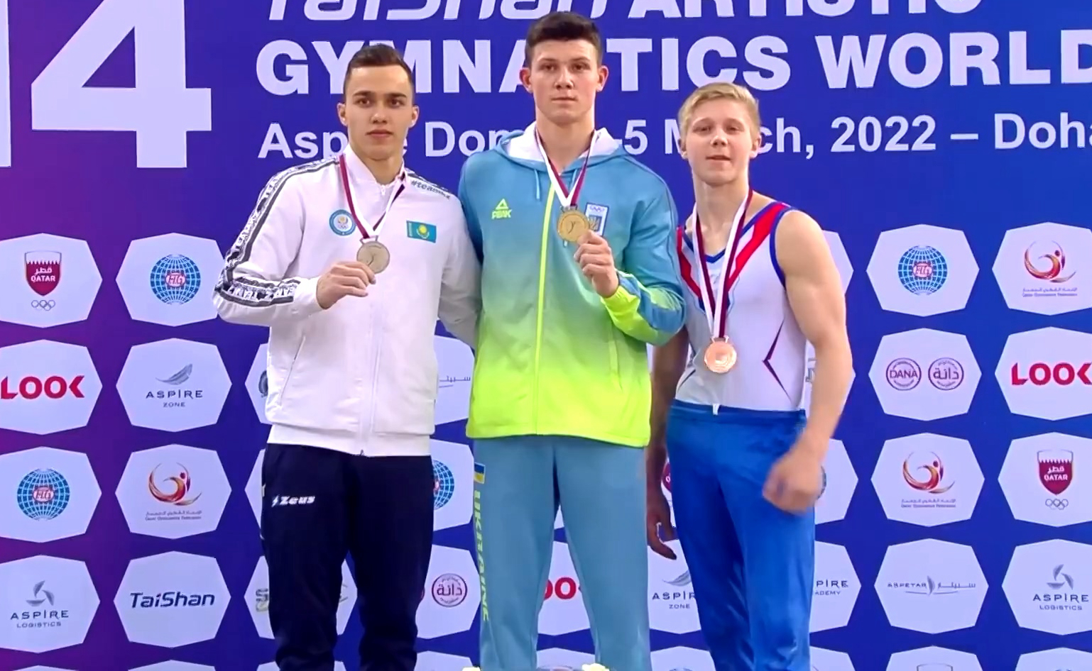 这才是竞技体育本该有的样子!俄乌两国选手站在冠军领奖台上合影休闲区蓝鸢梦想 - Www.slyday.coM 这才是竞技体育本该有的样子!俄乌两国选手站在冠军领奖台上合影休闲区蓝鸢梦想 - Www.slyday.coM