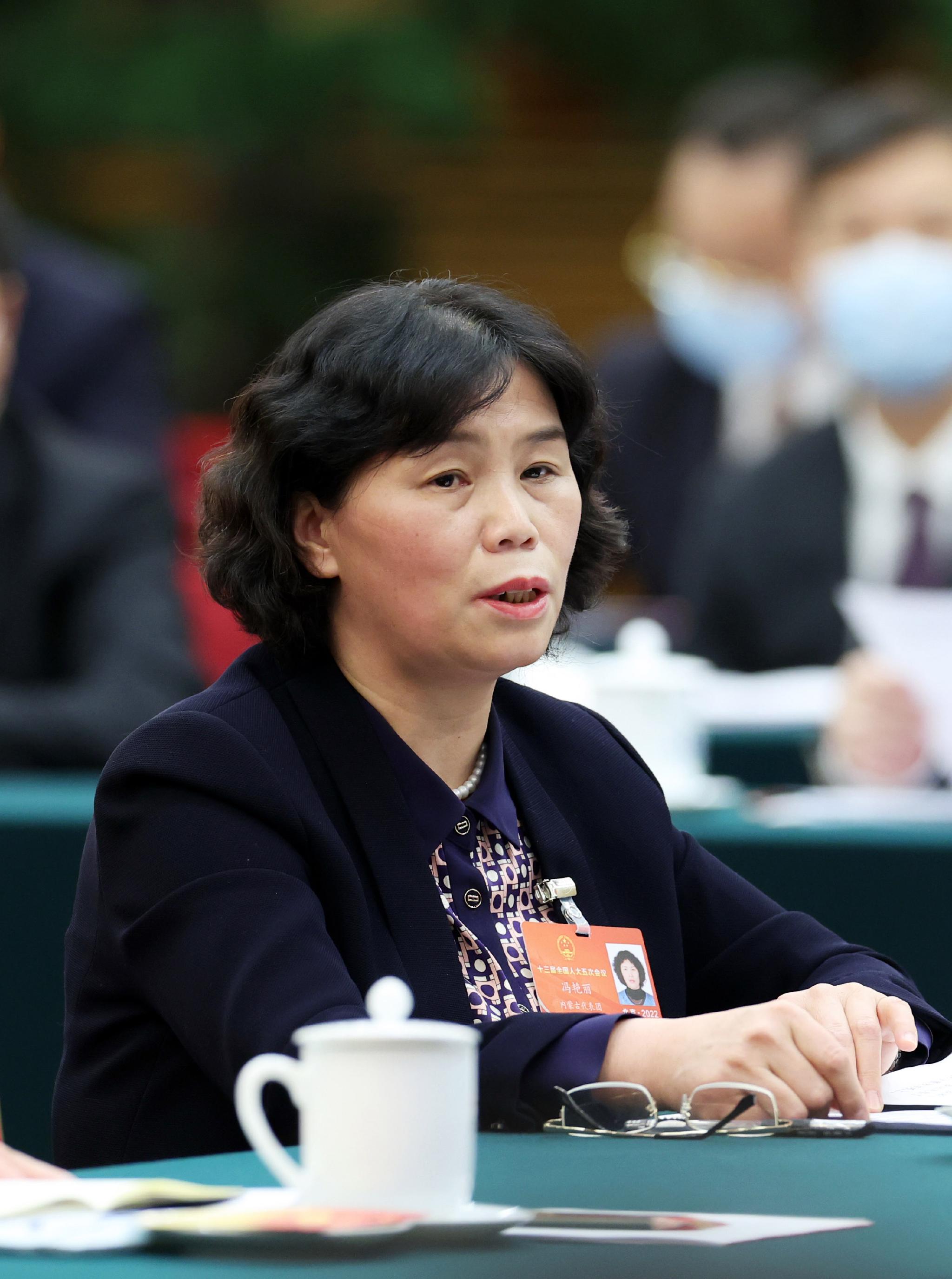 全国人大代表蒋小松就充分发挥科技第一推动力作用发言.