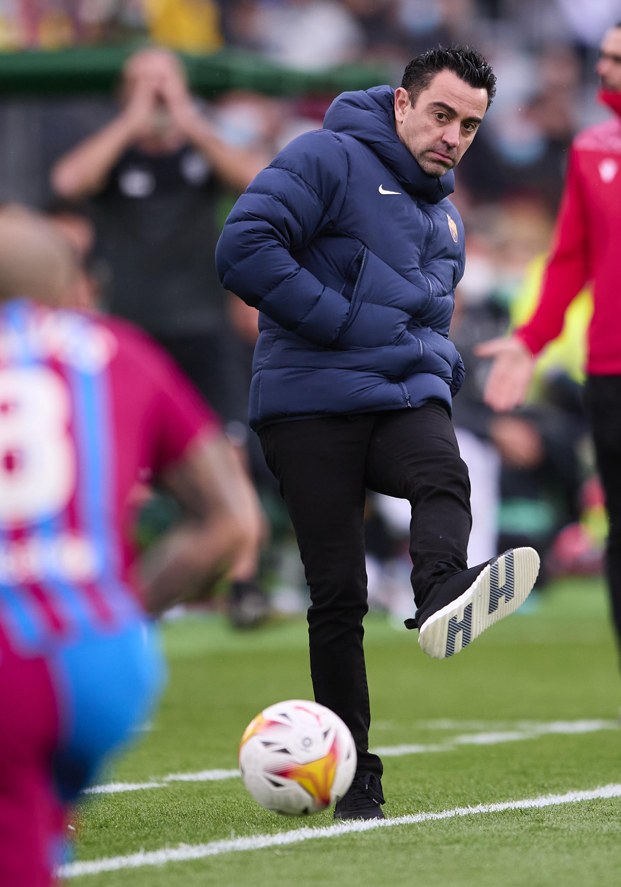 8箭齐发2022西甲不败哈维和巴萨一道起飞