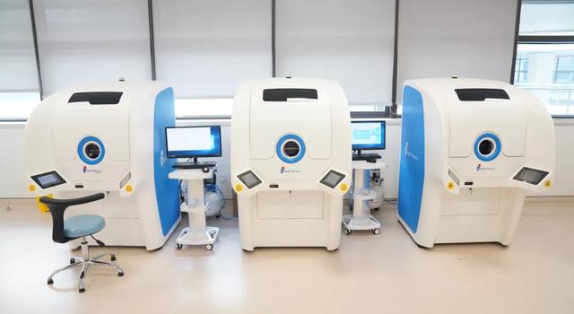 图采血机器人上岗抽血也能自助