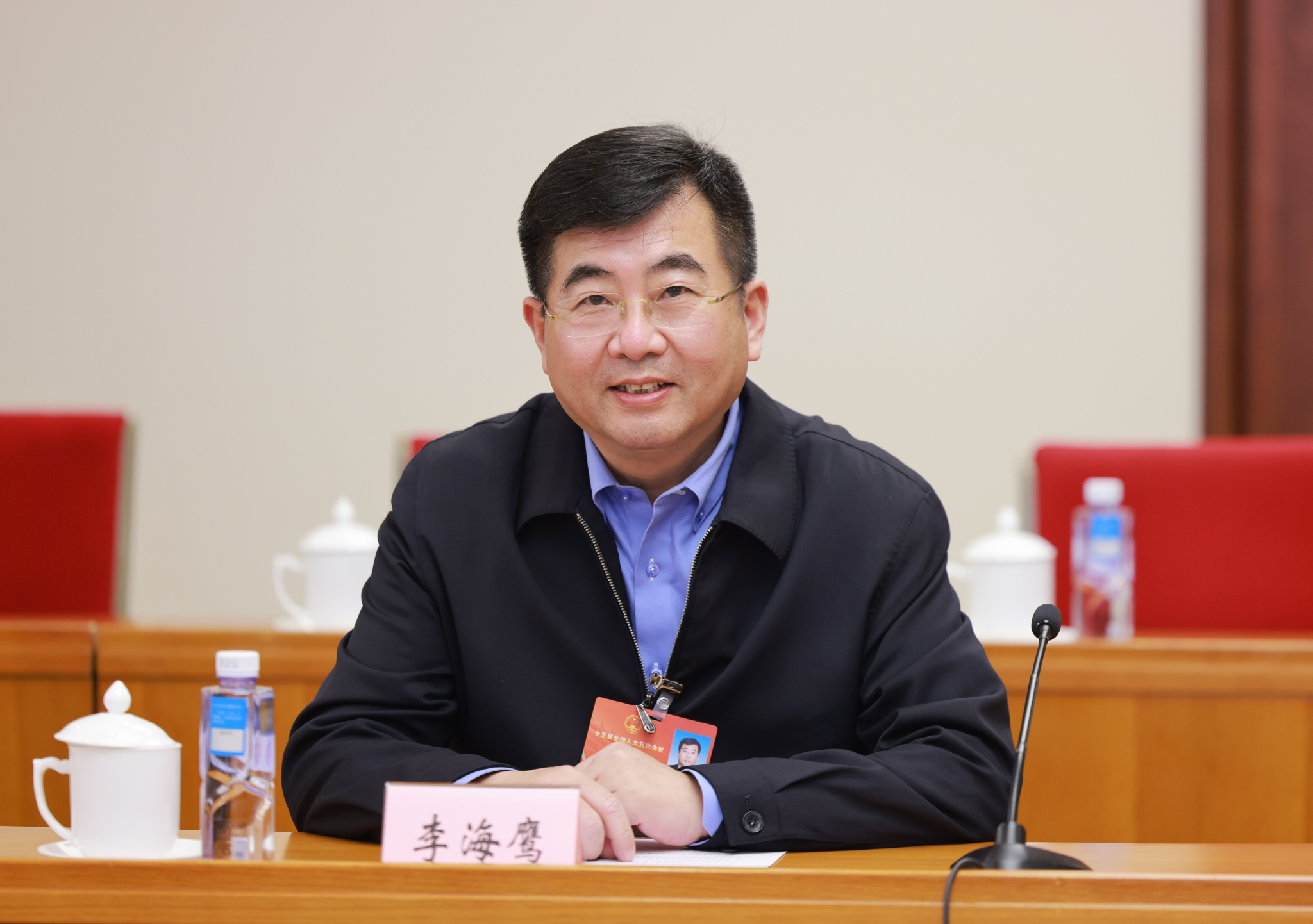 李海鹰代表。 欧阳杰 图