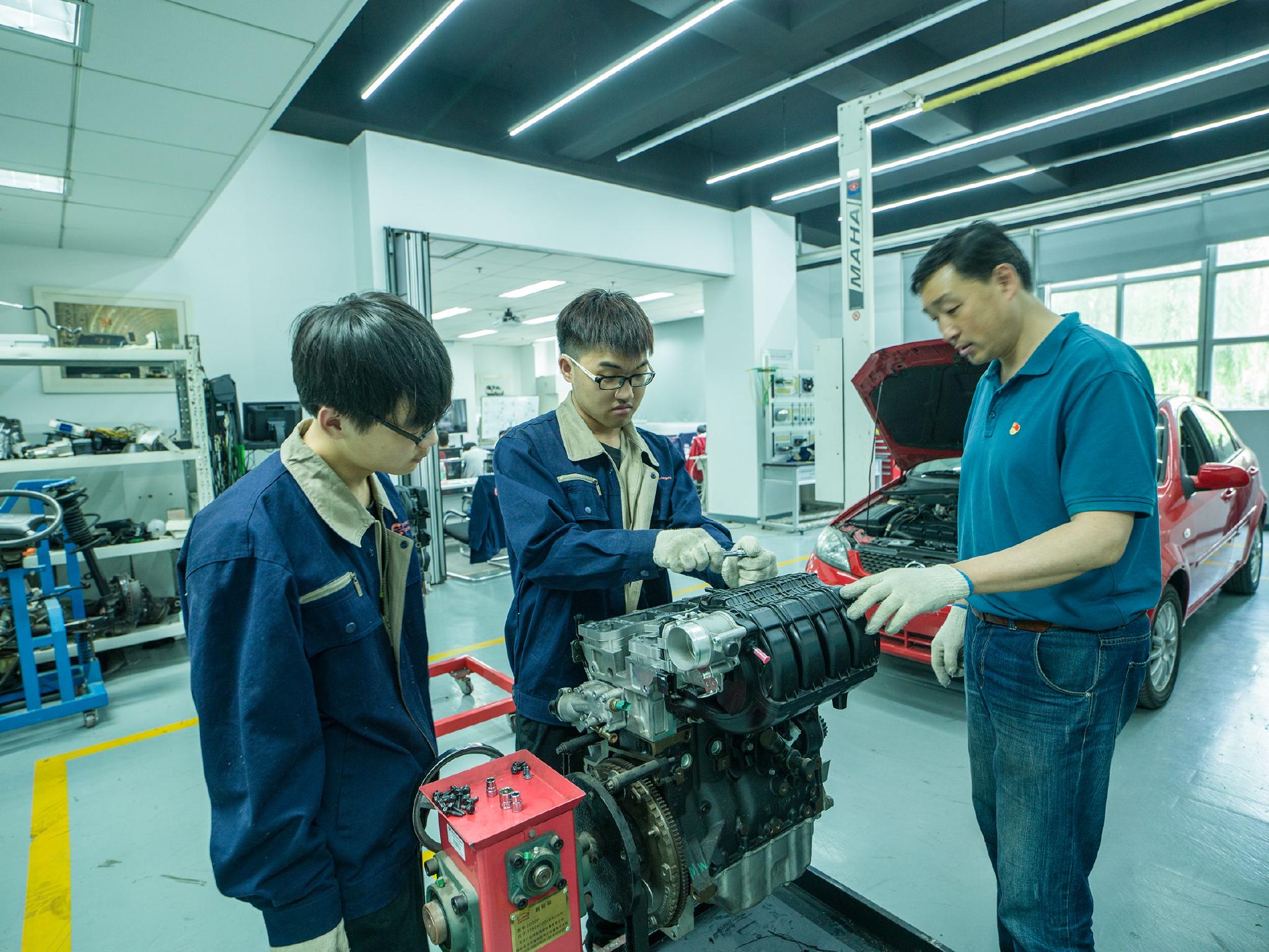 “少送外卖多进工厂”，工厂该怎么留住年轻人？休闲区蓝鸢梦想 - Www.slyday.coM