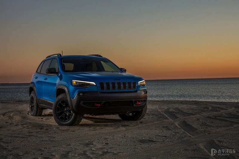 新款jeep自由光海外发售配置升级4款车型