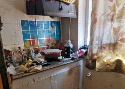 房子租给美女三年,退房时脏乱不堪,房东不退押金都还亏休闲区蓝鸢梦想 - Www.slyday.coM 房子租给美女三年,退房时脏乱不堪,房东不退押金都还亏休闲区蓝鸢梦想 - Www.slyday.coM