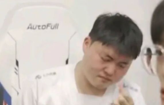 Uzi一听说自己能上场就激动了起来,网友评论眼神是骗不了人的休闲区蓝鸢梦想 - Www.slyday.coM Uzi一听说自己能上场就激动了起来,网友评论眼神是骗不了人的休闲区蓝鸢梦想 - Www.slyday.coM