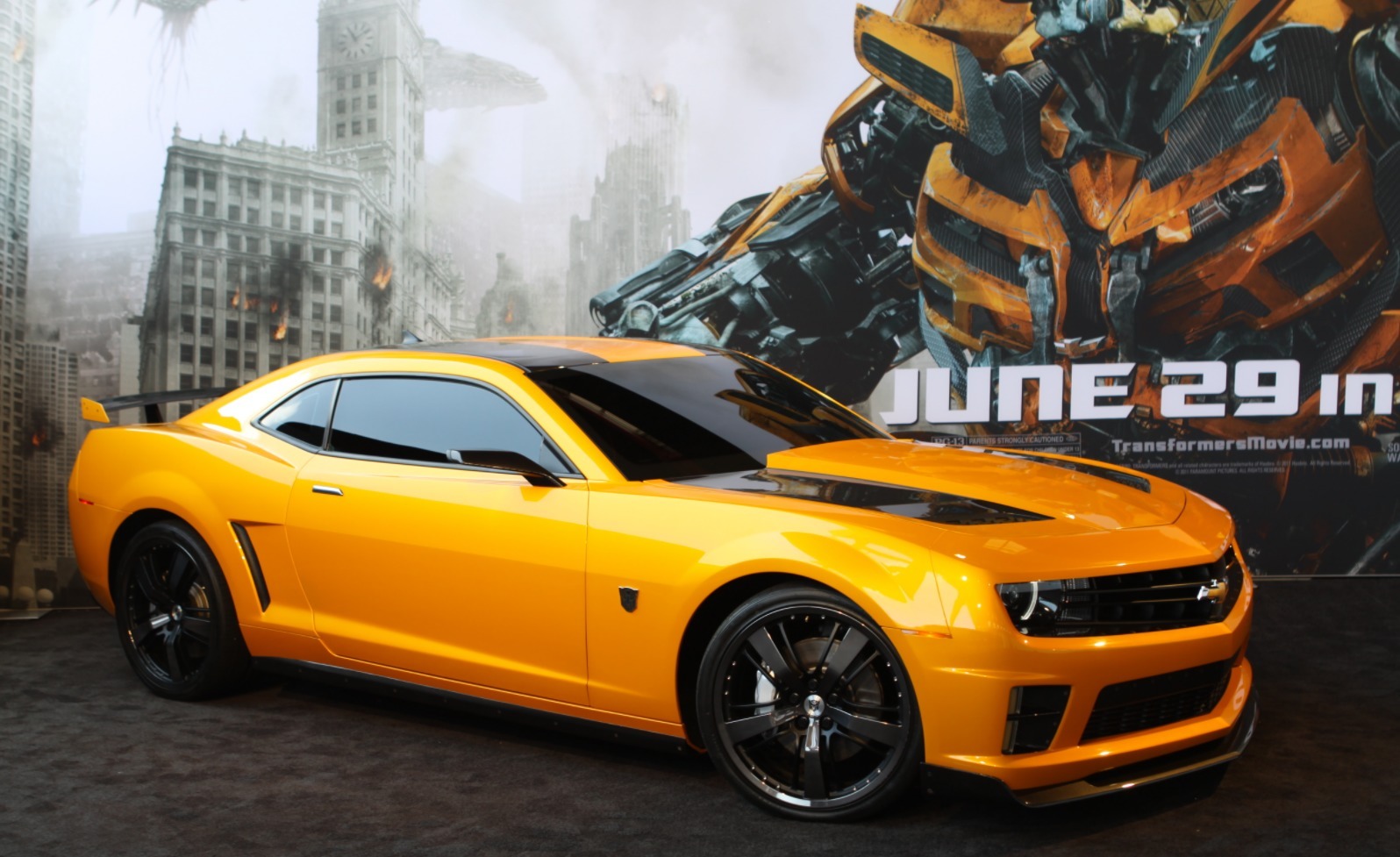 新款"大黄蜂"雪佛兰科迈罗效果图曝光 贯穿式车灯加持-新浪汽车