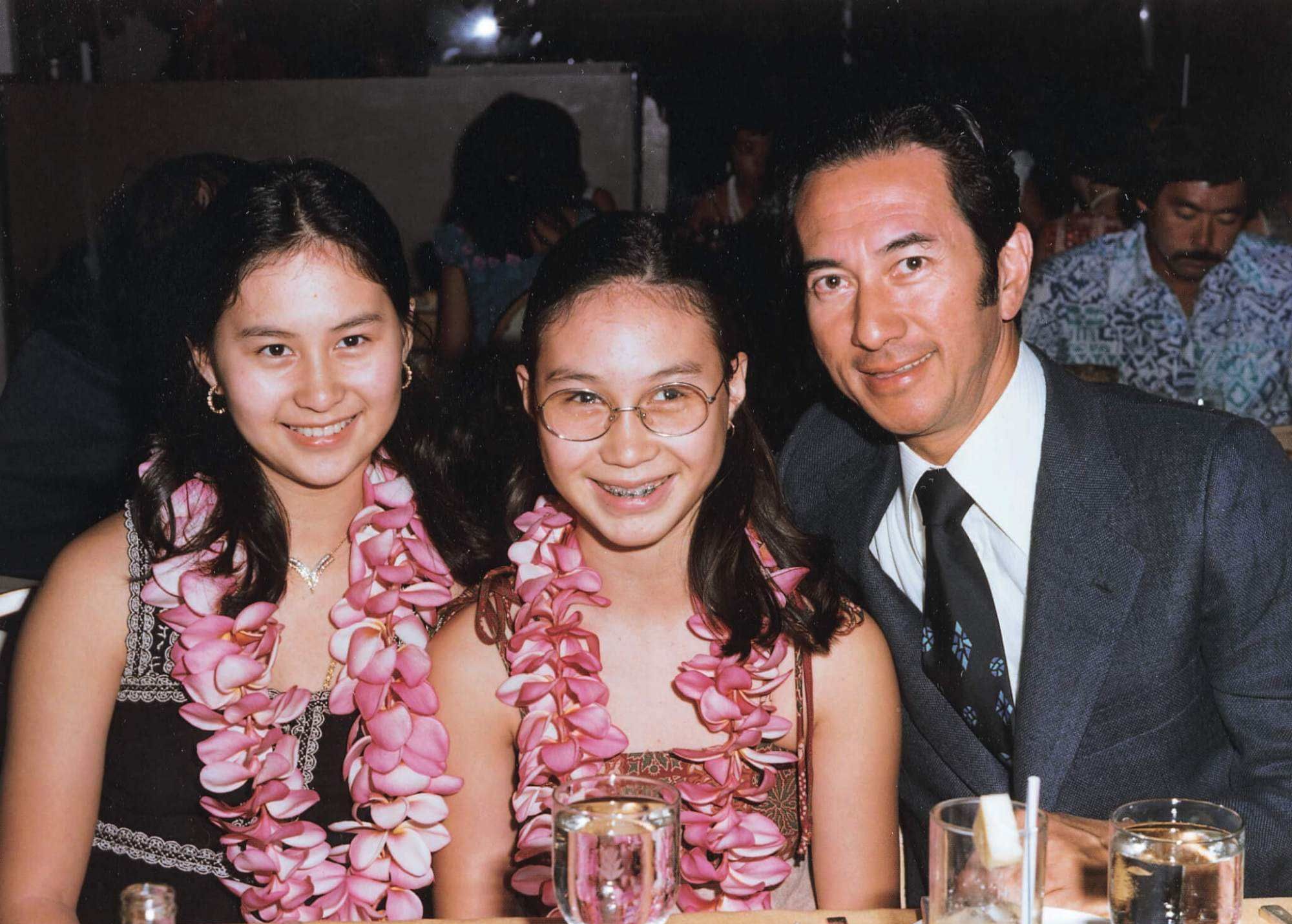 赌王二太太4个女儿只有一个女儿生了孩子,这两个外孙厉害了__财经头条
