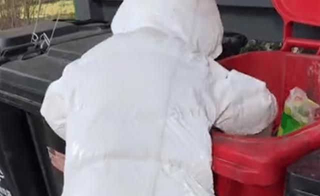 河北一萌娃宁愿捡废品也不愿上幼儿园,妈妈一招制服:还是太年轻休闲区蓝鸢梦想 - Www.slyday.coM 河北一萌娃宁愿捡废品也不愿上幼儿园,妈妈一招制服:还是太年轻休闲区蓝鸢梦想 - Www.slyday.coM