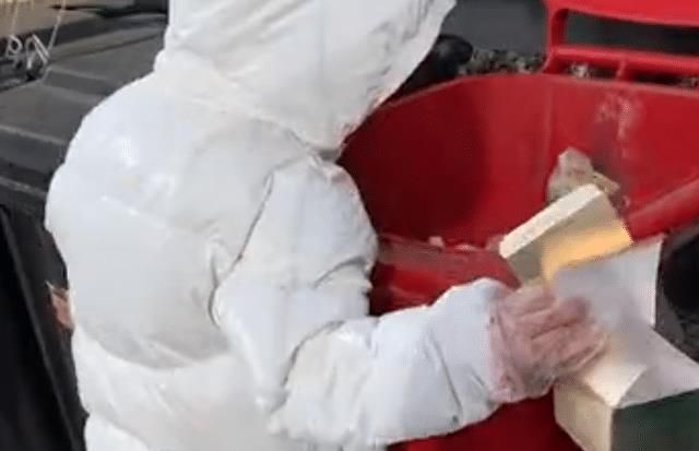 河北一萌娃宁愿捡废品也不愿上幼儿园,妈妈一招制服:还是太年轻休闲区蓝鸢梦想 - Www.slyday.coM 河北一萌娃宁愿捡废品也不愿上幼儿园,妈妈一招制服:还是太年轻休闲区蓝鸢梦想 - Www.slyday.coM