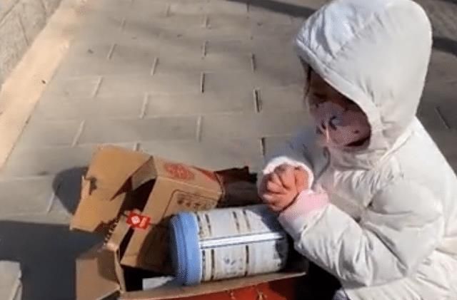 河北一萌娃宁愿捡废品也不愿上幼儿园,妈妈一招制服:还是太年轻休闲区蓝鸢梦想 - Www.slyday.coM 河北一萌娃宁愿捡废品也不愿上幼儿园,妈妈一招制服:还是太年轻休闲区蓝鸢梦想 - Www.slyday.coM