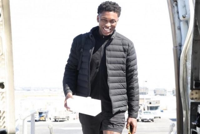 19战13客！湖人众将登机照流出，詹皇表情坚毅，DJ威少谈笑风生休闲区蓝鸢梦想 - Www.slyday.coM