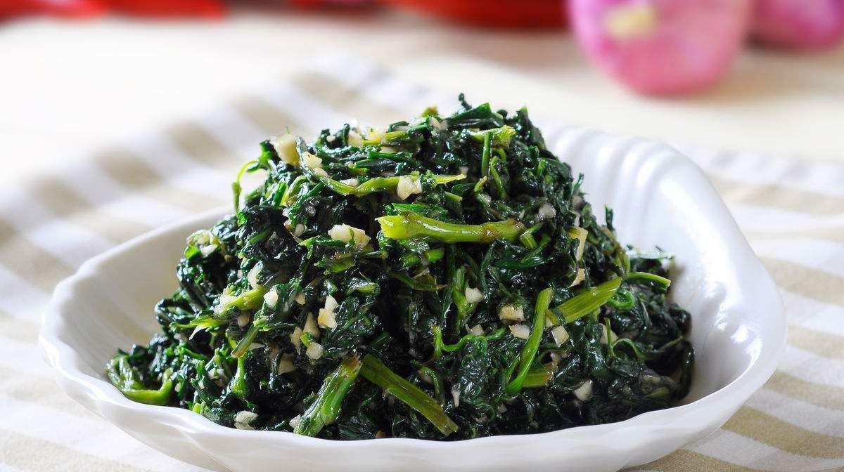 在农村随处可见的野菜在小满节气前后吃粮食丰收身体好