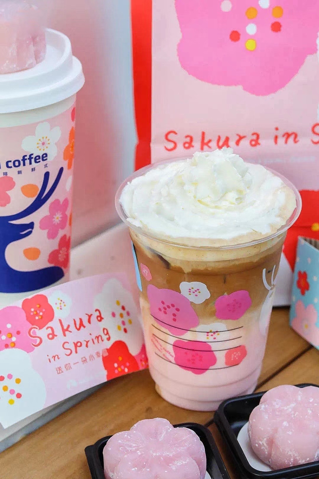 瑞幸珞珈樱花拿铁丝绒厚乳0卡糖加持轻盈春日舌间绽放