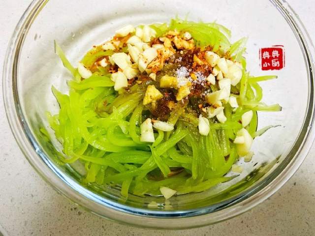 莴笋凉拌很好吃下饭又营养超简单