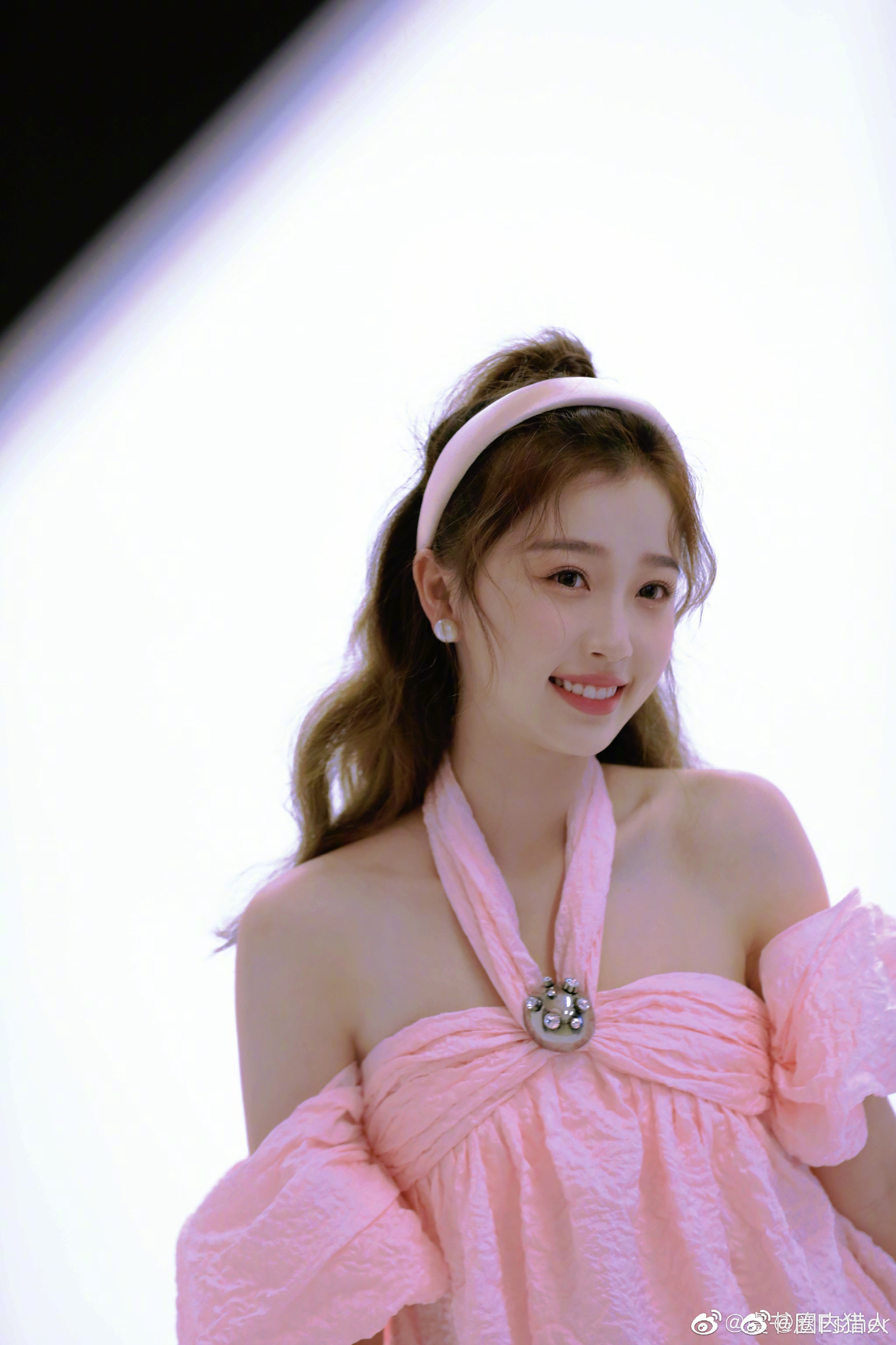 虞书欣最新营业一身粉色系穿搭好嫩好少女欣欣子太甜啦