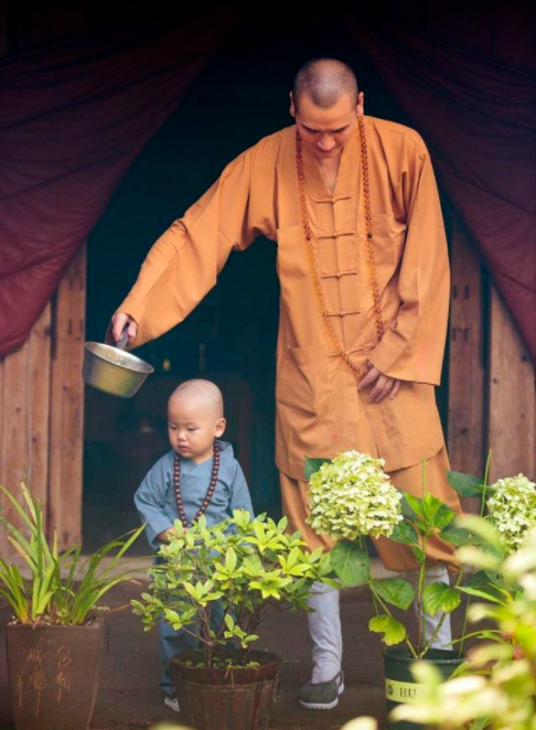 释明心一心向佛:女子多次开法拉利求交往,堪称和尚