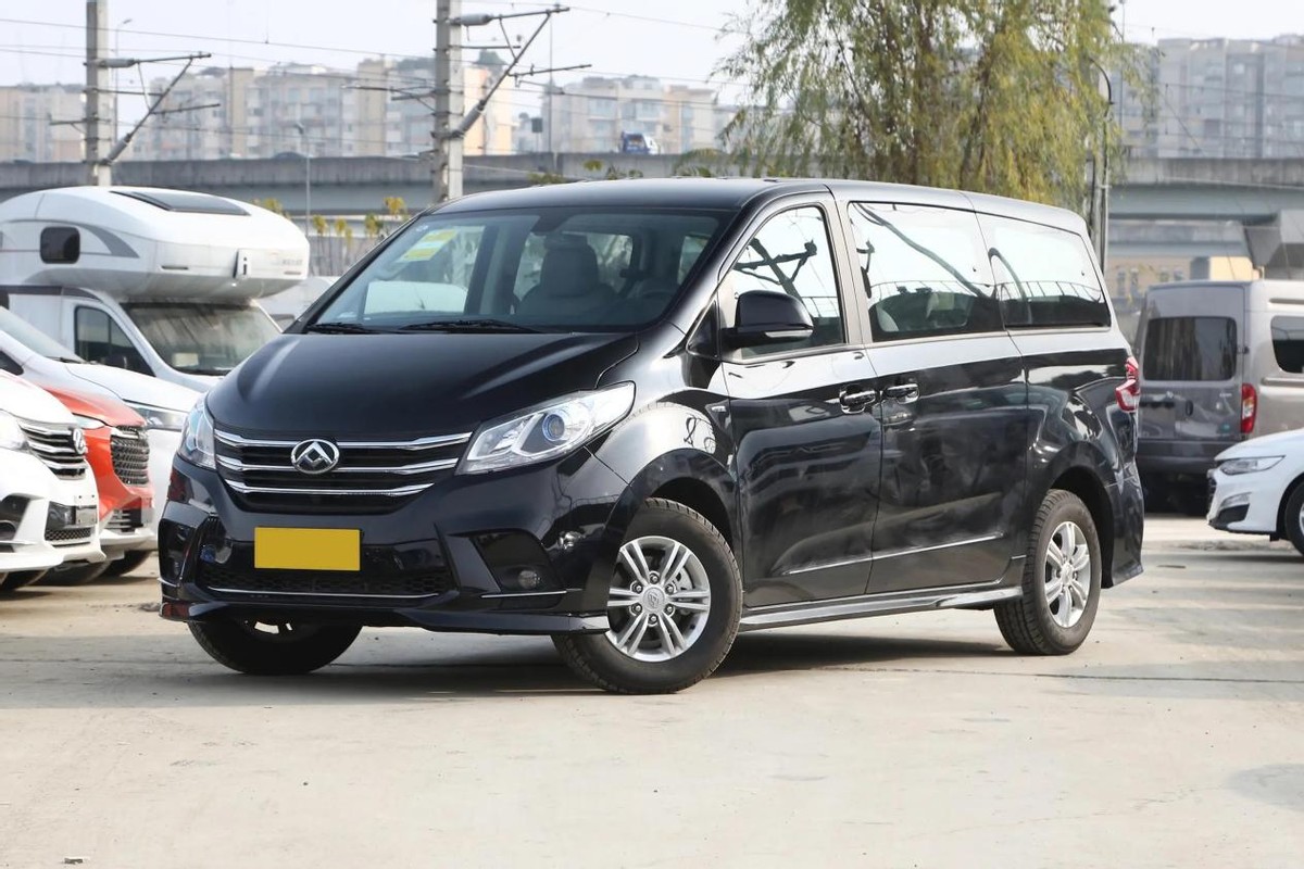 配20t8at售价1578万起带你看上汽大通maxusg10