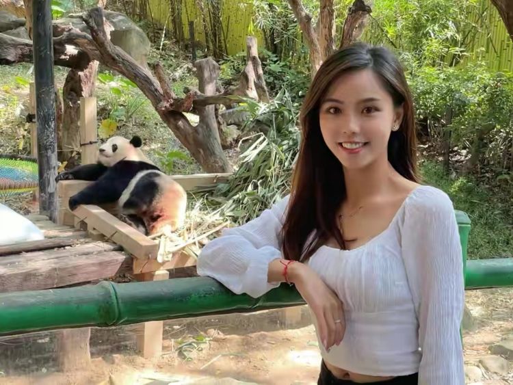 去年的东京赛场,谢思埸和陈艾森搭档出战男子双人三米板赛事,顺利摘得