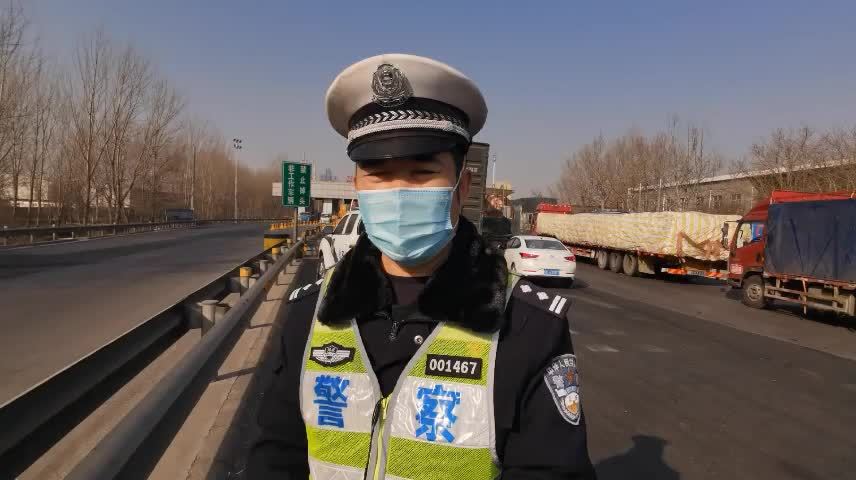 高速公路上的匝道合流处，司机一定要谨慎驾驶.._新浪新闻
